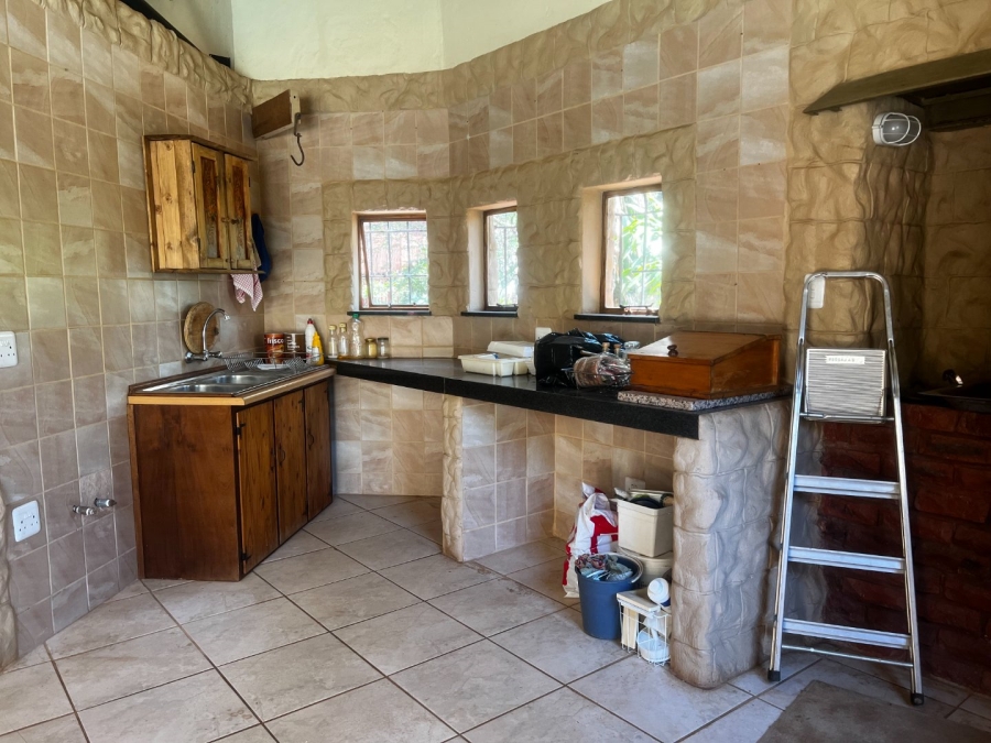 5 Bedroom Property for Sale in De Wildt North West